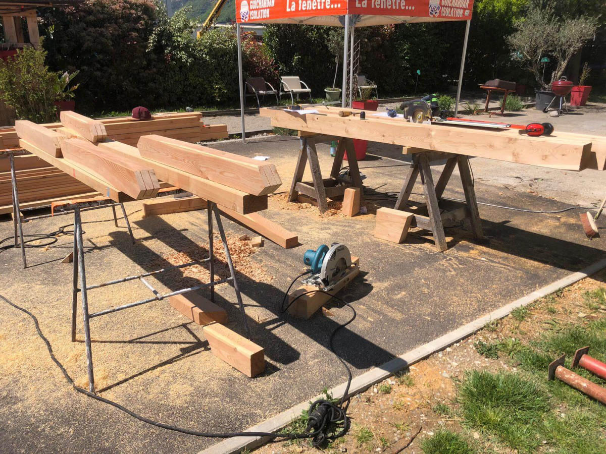 charpente-construction-bois-pergola-et-auvent-lyon-couzon