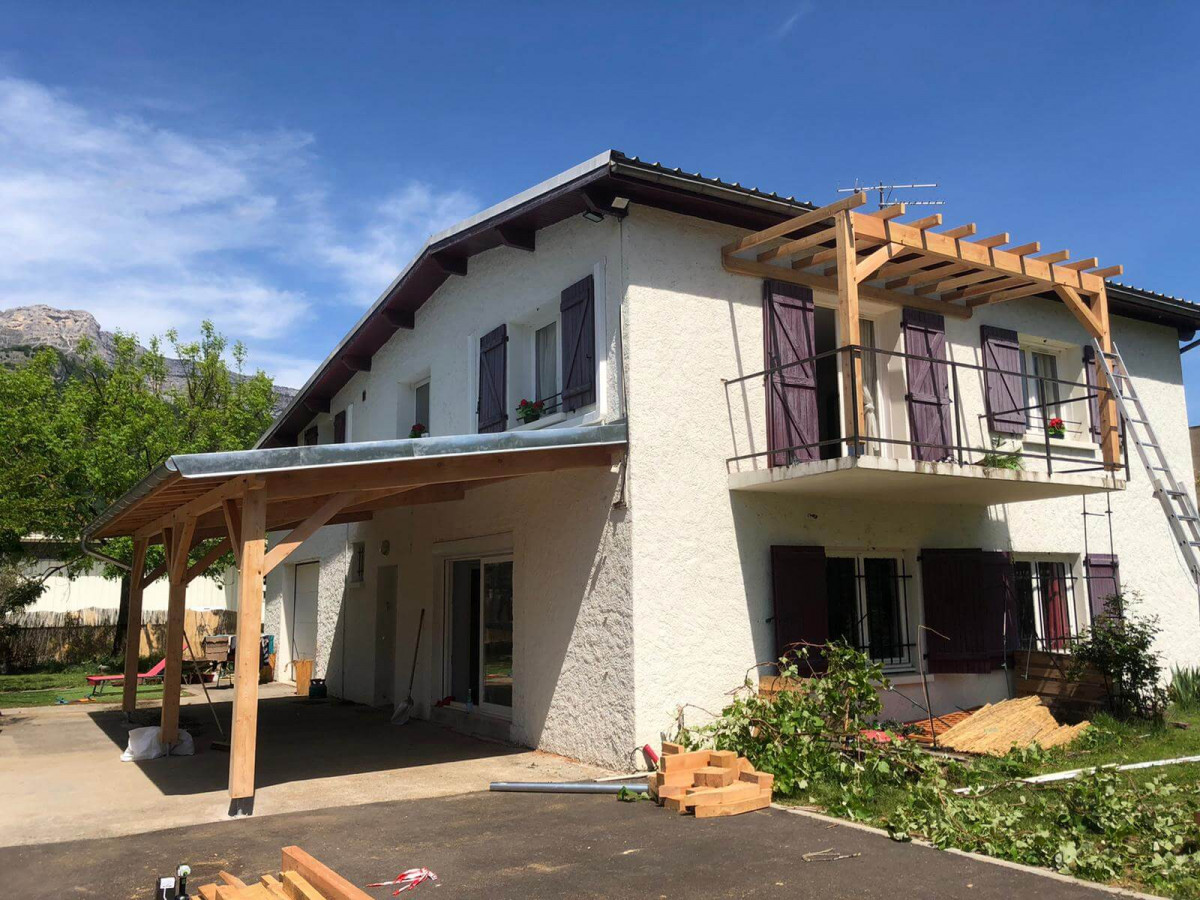auvent-pergola-terrasse-bois-meleze-lyon