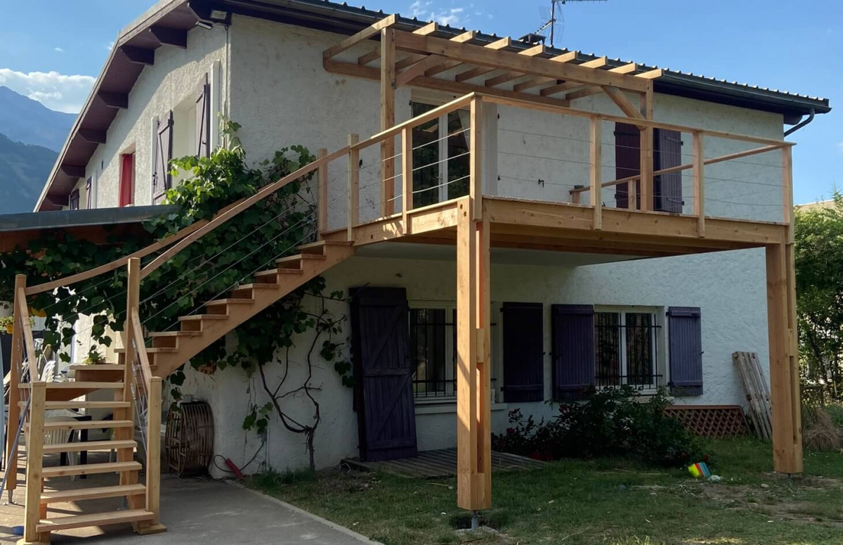 lyon-charpente-construction-bois-terrasse-escalier-pergola-auvent