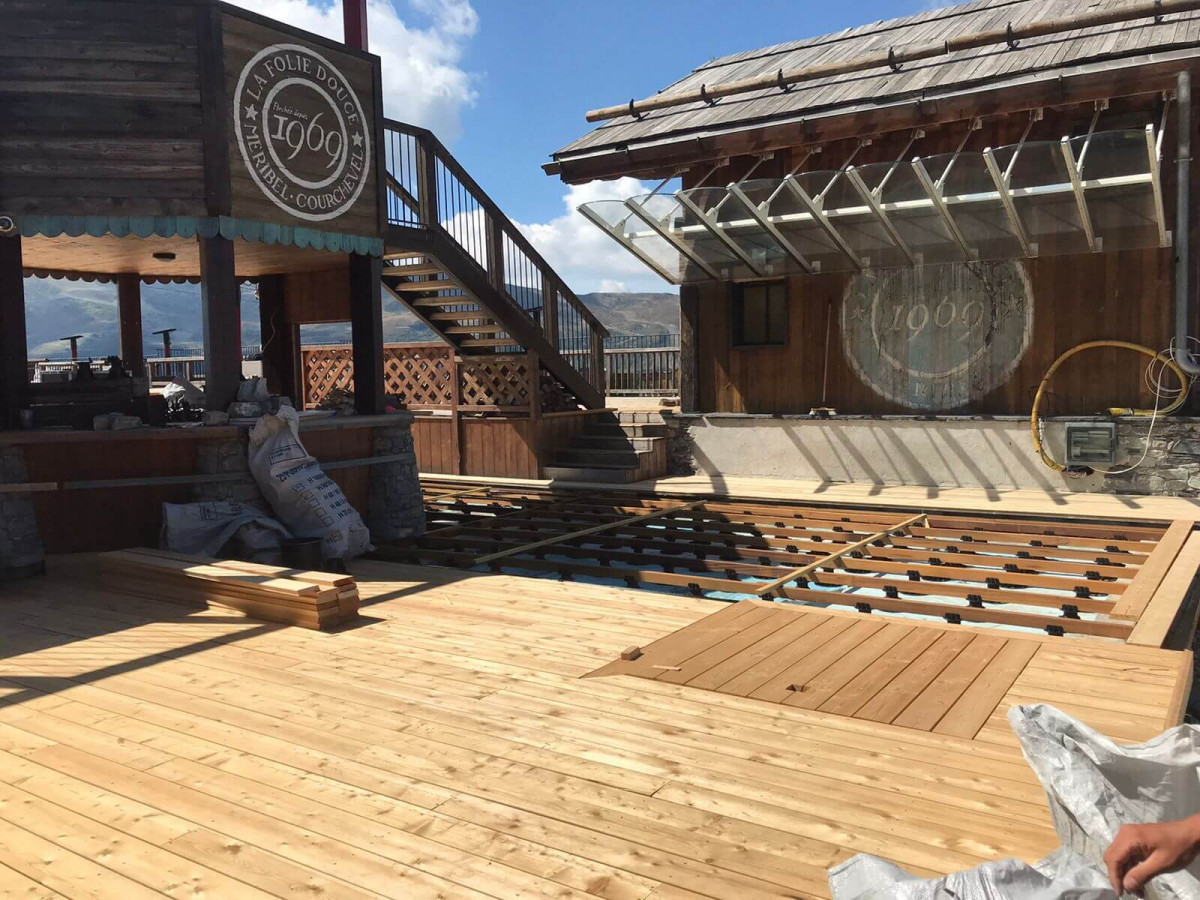 structure-bois-terrasse-meleze-couzon-au-mont-dor