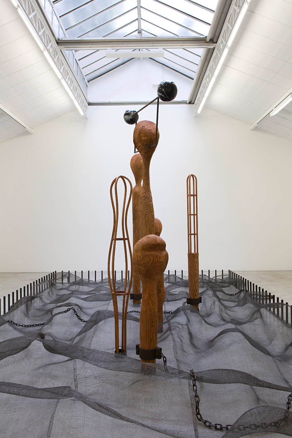 kamel-mennour-r-du-pont-de-lodi-camille-henrot-4