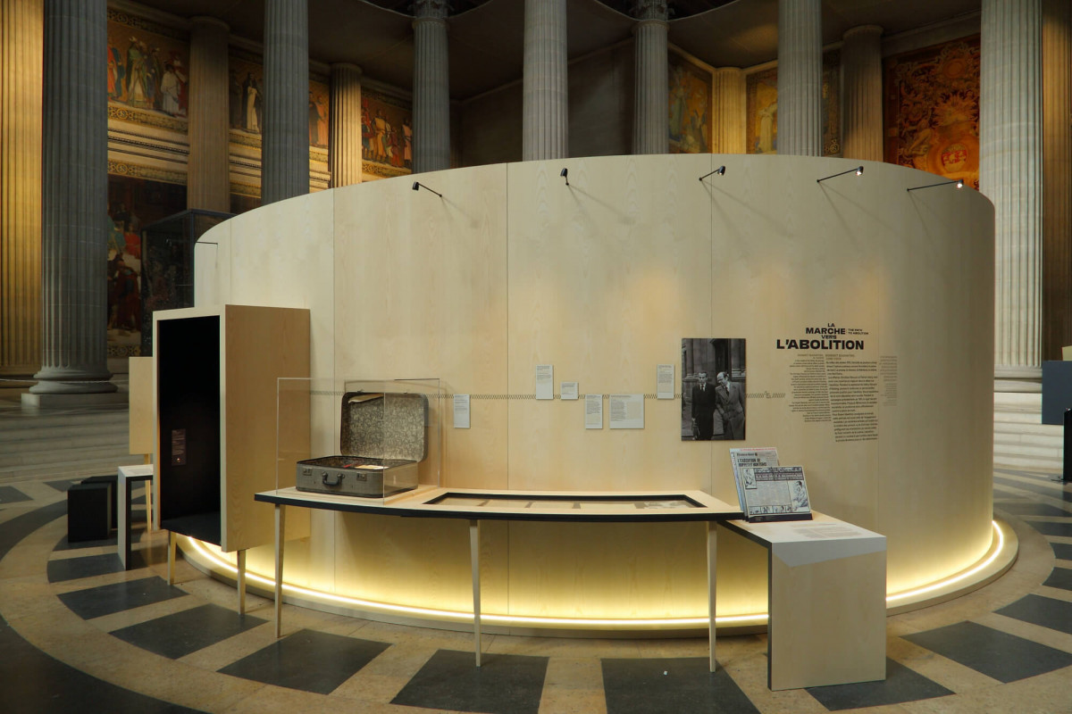 1combat-capitalblondinhd-0009-min